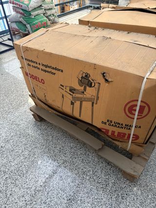 Tronzadora e ingletadora de corte superior