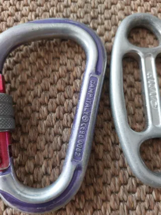 Reverso Camp y Mosquetón Seguridad