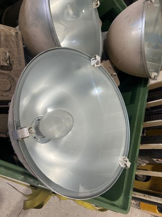 8 Campanas luz industrial metálica