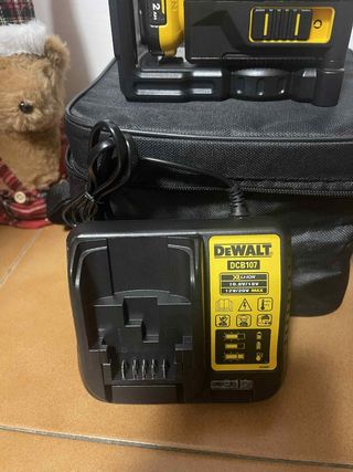 Laser dewalt 360 gradi 12 linee