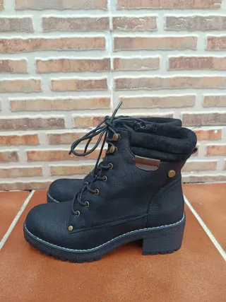 Botas negras con tacón