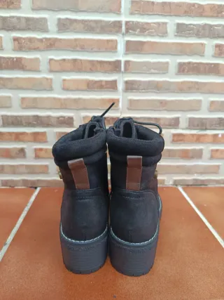 Botas negras con tacón