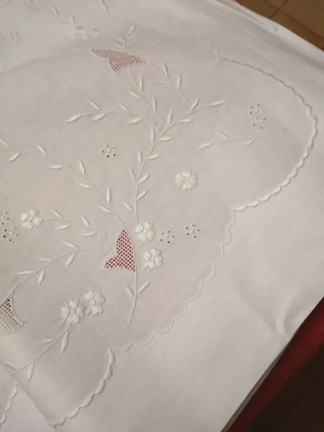 Juego de cama bordado y filtiré tolra sin iniciale