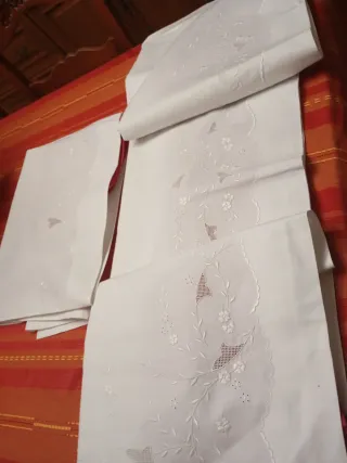 Juego de cama bordado y filtiré tolra sin iniciale