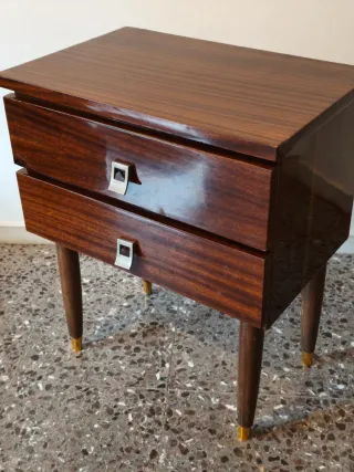 Mesita de noche vintage