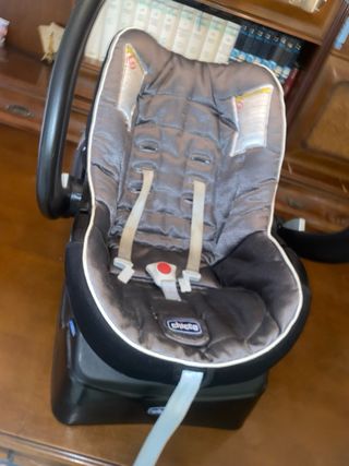 Silla de coche para bebé marca chicco