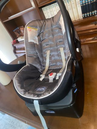 Silla de coche para bebé marca chicco