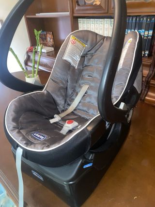 Silla de coche para bebé marca chicco