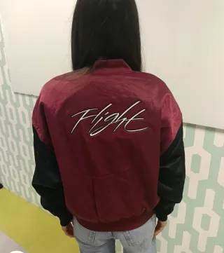 Cazadora Bomber Jordan Mujer Negra y Roja