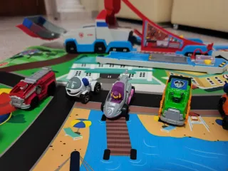 Camión Patrulla Canina con coches metálicos