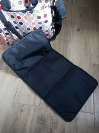 Bolso Skip Hop lunares bebé pañaler