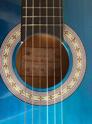 Guitarra española azul