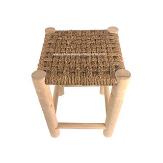 Taburete de madera con asiento de esparto natural