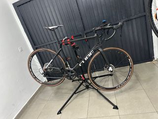 Bicicleta de carretera CUBE