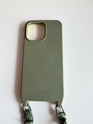 Funda Xouxou iPhone 15 Pro Max con Cuerda