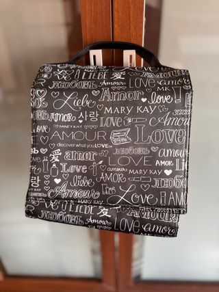 Estuche colgador maquillaje Mary Kay negro