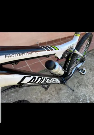 Bicicleta Cannondale 26" de fibra de carbono