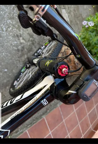 Bicicleta Cannondale 26" de fibra de carbono