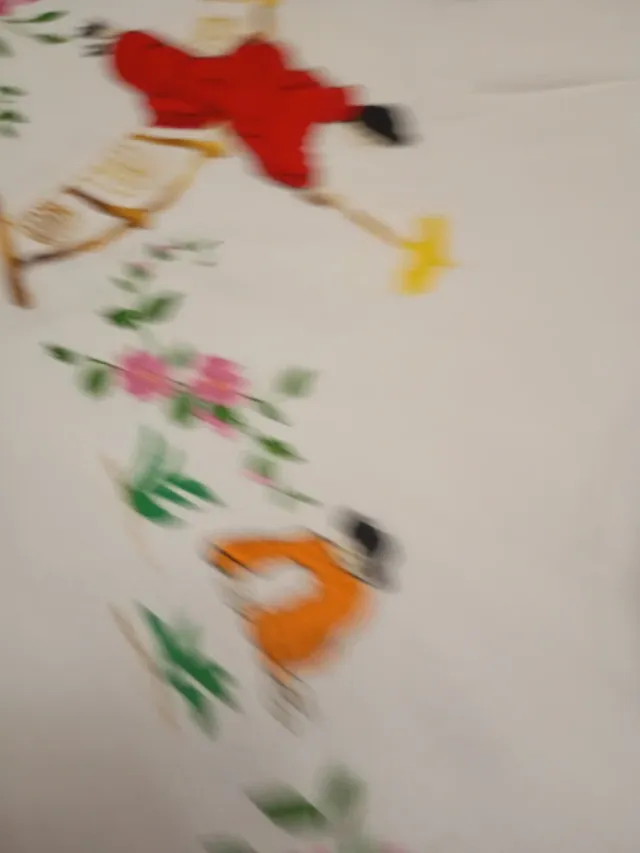 Mantelería bordada a mano con personajes chinescos