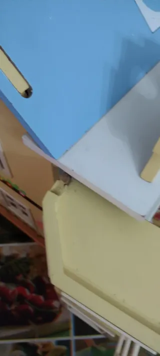 Casita.de muñecas de madera y plástico, oferta