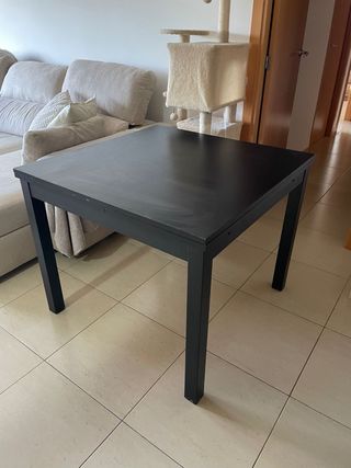 Mesa de comedor cuadrada negra