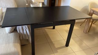 Mesa de comedor cuadrada negra
