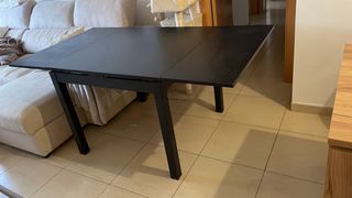 Mesa de comedor cuadrada negra