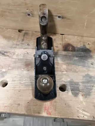 Cepillo de carpintero antiguo