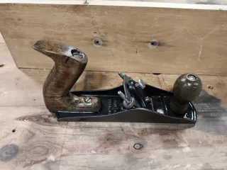 Cepillo de carpintero antiguo