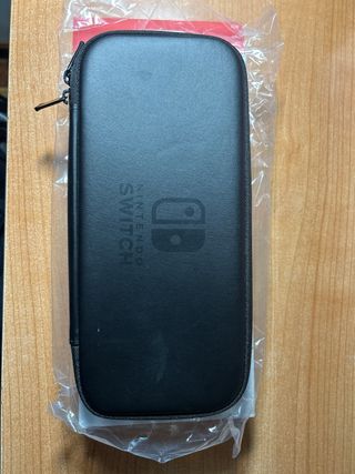 Nintendo Switch + funda + Super Mario Odyssey