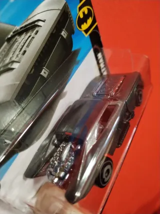 Hot Wheels Batman Batmobile 1/5
