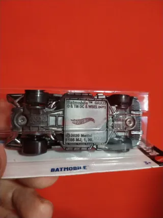 Hot Wheels Batman Batmobile 1/5