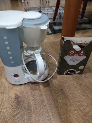 Cafetera de goteo Brungal con filtros