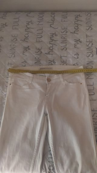 Pantalón blanco Stradivarius Talla 40