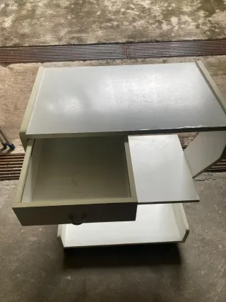 Mesa escritorio con cajón y ruedas