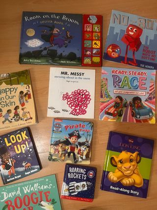 11 libros en inglés, 1 en español. 12 euros todo