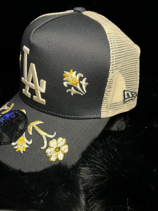 Gorra New Era LA Flores Beige y Negra