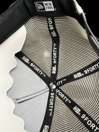 Gorra New Era LA Flores Beige y Negra