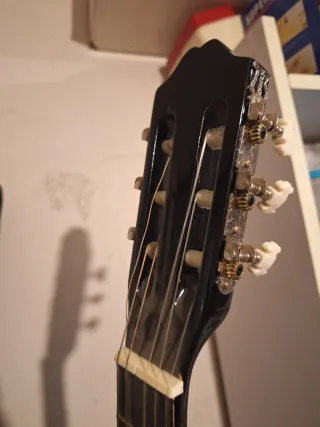 Guitarra Clásica Negra con Funda