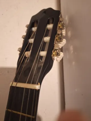 Guitarra Clásica Negra con Funda