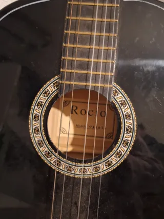Guitarra Clásica Negra con Funda