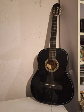 Guitarra Clásica Negra con Funda