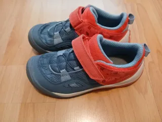Zapatillas de montaña para niños. Usadas 2 horas.