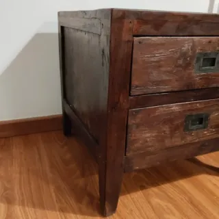 Mesita de noche de madera