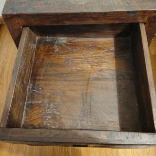Mesita de noche de madera
