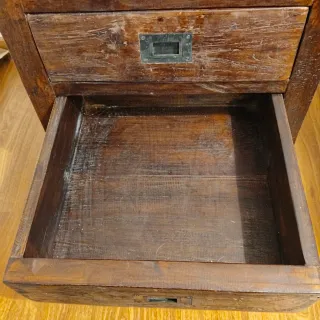 Mesita de noche de madera