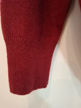 Jersey Molgoy cuello pico granate lana y angora