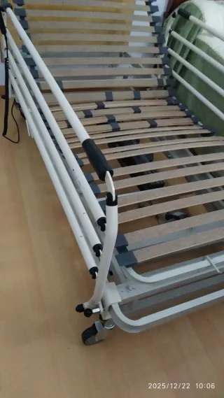 Cama articulada con barras anticaída