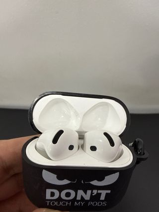 AirPods 4 con cancelación de ruido