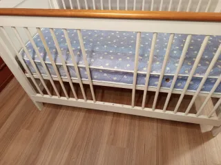 Cuna/Cama Infantil Blanca y Madera